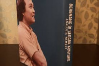 Berenang di Segara Kuntoro : Analekta Memoar
